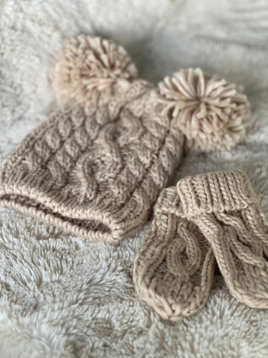 Baby Pom Pom Hat and Matching Mittens ( 6-12 months)